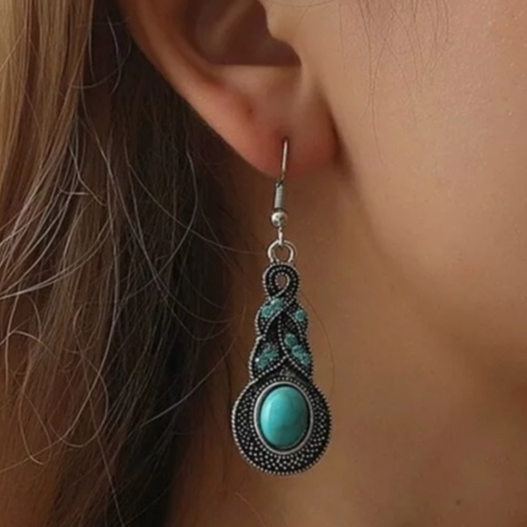 🌸3/$25 Blue stone oval drop earrings | 2.5”L - Picture 9 of 9